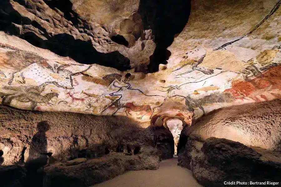 Grottes de Lascaux, peinture paléolithique, art sacré, mystères de l'existence, magie.